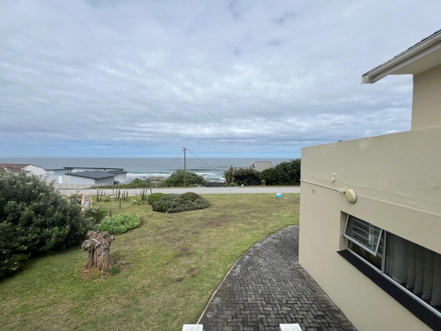 5 Bedroom Property for Sale in Seaview Eastern Cape